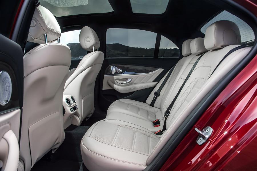 Интерьер Mercedes-AMG E43 4Matic 2016 года  (UK) (фото 31 из 40)
